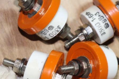 真空開關(guān)管的氣密絕緣系統(tǒng)、屏蔽系統(tǒng)以及導(dǎo)電系統(tǒng)